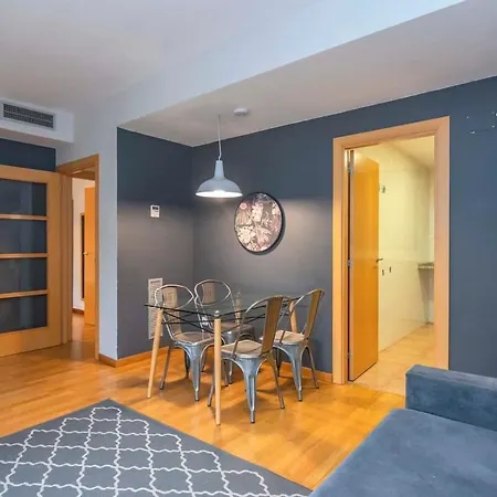 2 Bedroom With Balcony In Eixample 1-1 * Barcelona