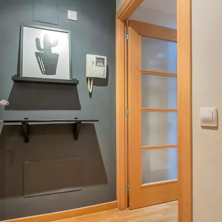 2 Bedroom With Balcony In Eixample 1-1 *