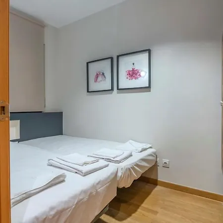 2 Bedroom With Balcony In Eixample 1-1 *
