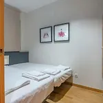 The Collection - 2 Bedroom With Balcony In Eixample 1-1 *